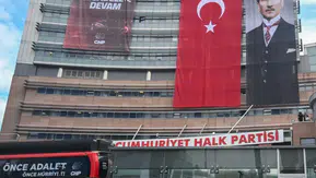 CHP'de tansiyon zirvede: Kılıçdaroğlu'nu destekleyen vekillerden 'polis' tepkisi ve kurultay çağrısı