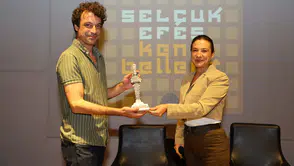 Özgür Mumcu “Dünyalılar”ı anlattı: Efes Selçuk’ta siyaset, cesaret ve fikir egzersizleri