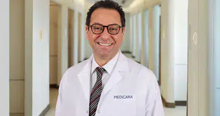 Geçmeyen öksürüğe dikkat! Reflü belirtisi olabilir