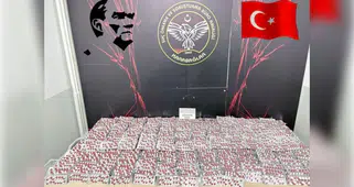 İzmir'de yasaklı madde operasyonu: Aynı aileden 3 kişi tutuklandı, 18 binden fazla sentetik ecza ele geçirildi