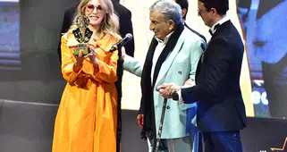 Büyükşehir’e iki tiyatro ödülü birden