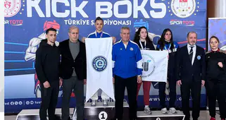 EÜ öğrencisi Elif Ceren Şanlı, Kick Boks’ta Türkiye Şampiyonu oldu