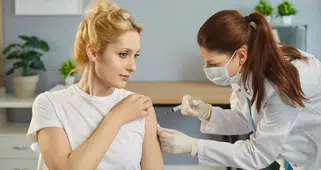 HPV aşısı kaç doz? HPV belirtileri nelerdir? Aşı ve düzenli tarama hayat kurtarıyor