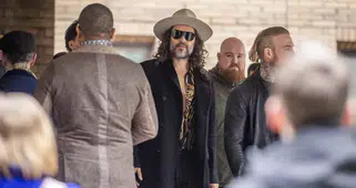 Russell Brand, Tecavüz İddialarıyla Londra'da Hakim Karşısında