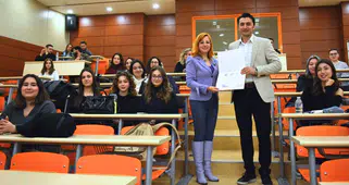 Spor muhabiri Hüseyin Demir  genç iletişimcilerle buluştu