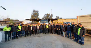 BAYRAM ÖNCESİ BALÇOVA’DA DAYANIŞMA TABLOSU: BAŞKAN YİĞİT EMEKÇİLERLE BULUŞTU