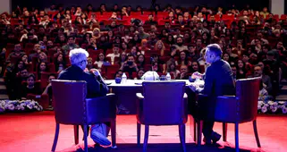 OKAN BAYÜLGEN, DEÜ TALKS’TA ÖĞRENCİLERLE BULUŞTU