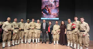 Dikili Belediyesi Halk Oyunları Topluluğu’ndan Anlamlı Gösteri