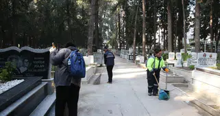 Çiğli’de Bayram Öncesi Cami Ve Mezarlıklarda Kapsamlı Temizlik