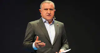 Galatasaray'da yeni dönem: Bakan Bak'tan Dursun Özbek'e kutlama mesajı