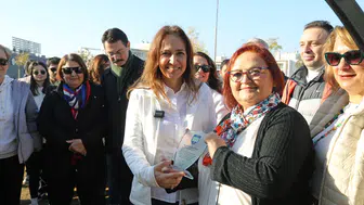 Karşıyaka’da zeytin fidanları toprakla buluştu