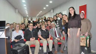 Duayen Savaş Muhabiri Coşkun Aral Egeli gençlerle buluştu