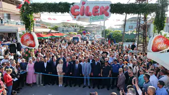 Emiralem Çilek Festivali'ne görkemli açılış