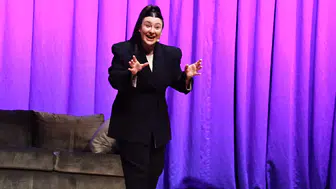 Yasemin Sakallıoğlu, İzmirlileri kahkahaya boğdu