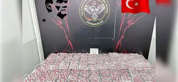 İzmir'de yasaklı madde operasyonu: Aynı aileden 3 kişi tutuklandı, 18 binden fazla sentetik ecza ele geçirildi