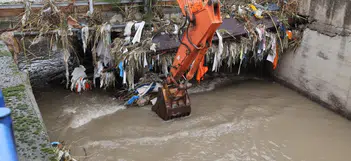 İzmir’de kuvvetli yağış alarmı: 1310 personel, 342 araç ve 200 pompa ile sahada