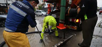 Büyükşehir ekipleri sağanak yağış nedeniyle seferber oldu