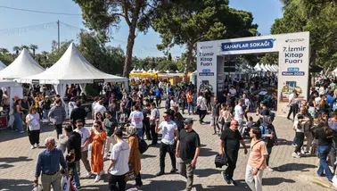 İzmir’de edebiyatın kalbi Kültürpark’ta attı