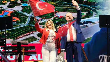 Menemen'de muhteşem gece! On binler buluştu...