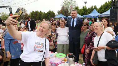 Buca Gölet'te Anneler Günü coşkusu