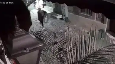 Çeşme’de İlginç Hırsızlık: Yılbaşı Süsü Çalıp Kaçtı, İş Yeri Sahibi Şikayetçi Olmadı