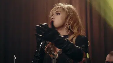 Kamuran Akkor Kimdir? Kaç Yaşında, Aslen Nereli ve "Bir Ateşe Attın Beni" Şarkı Sözleri