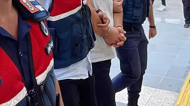 Bayraklı'da Uyuşturucu Operasyonu: 3 Bin Sentetik Hap ve Silahlarla Yakaladılar!