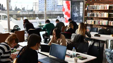 İzmir'de Özge Polat Kent Kitaplığı Öğrencilerin Gözdesi Haline Geldi!