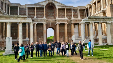 İzmir’in İnanç Turizmi Yükseliyor: Rehberlere Özel ‘Yedi Kiliseler’ Eğitimi!
