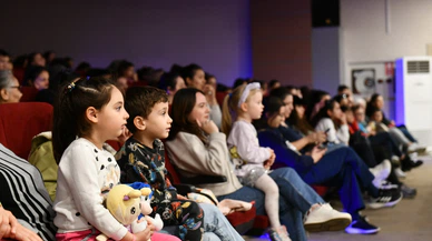 Çiğli Belediyesi, Çocuklara Hijyen Eğitimini Eğlenceli Bir Tiyatro Oyunuyla Veriyor