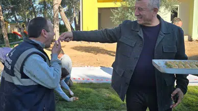 Başkan Günay İşçilere Baklava İkram Etti