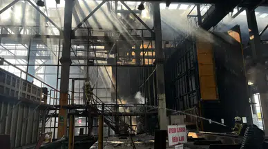 İzmir İtfaiyesi, ALOSBİ’deki fabrika yangınına müdahale etti