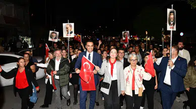 Çiğli’de “İstiklalden İstikbale Büyük Cumhuriyet Yürüyüşü ”ne yoğun katılım