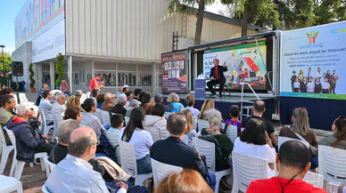 Sinan Meydan İZKİTAP’ta “Adım Adım Cumhuriyet”i anlattı