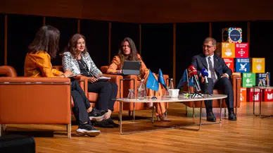 Çeşme Belediye Başkanı Lâl Denizli, İzmir Büyükşehir Belediyesi Kurumsal Sürdürülebilirlik Raporu Lansmanında konuştu