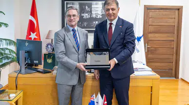 Avustralya Başkonsolosu’ndan Başkan Tugay’a ziyaret