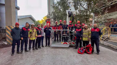 İzmir İtfaiyesi’nden baş döndüren kurtarma operasyonu