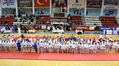 Minik sporcular Cumhuriyet için ter döktü