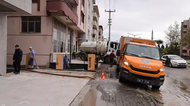 İzmir Büyükşehir Belediyesi ekipleri Bergama’da aşırı yağışlarla mücadele ediyor