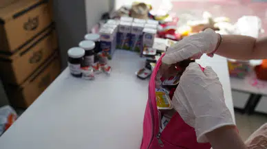 Seferihisar Belediyesi’nden çocuklara “Beslenme Çantası” desteği