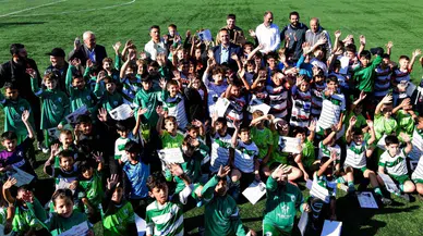 Bornovalı minikler 10 Kasım anısına mücadele etti