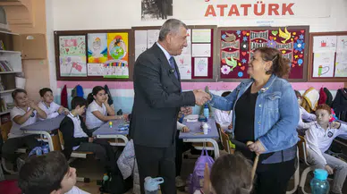 Güzelbahçe’de Belediyesi’nden 24 Kasım’a Anlamlı hediye: Öğretmenlere İsimli Kalem