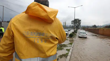 Karaburun, Çeşme ve Foça'da etkili olan yağışlar için ekipler seferber oldu