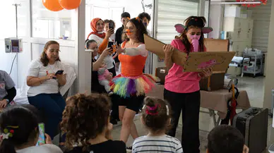 İzmir Şehir Tiyatroları’nın “Sanat İyileştirir” projesi sürüyor