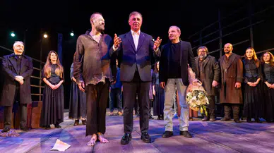 İzmir Şehir Tiyatroları’ndan Cadı Kazanı için görkemli prömiyer