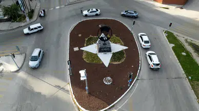 Buca’da az su isteyen bitkilerle yeşil alanlarda büyük dönüşüm