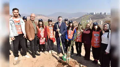 İzmir'de 115 bin fidan daha toprakla buluştu, 23 yılda 74 milyon fidan dikildi