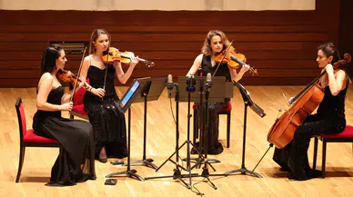 Türk bestecilerinin eserleri ayakta alkışlandı