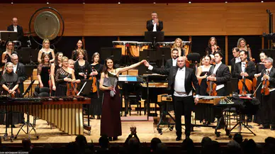 İzmir Devlet Senfoni Orkestrası’na tencere ve tava ile eşlik etti