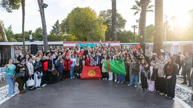 Başkan Tugay Dünya Türk Dili Ailesi Günü’nü öğrencilerle birlikte kutladı